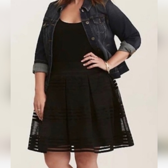 TORRID ALINE BLACK SKIRT/ SIZE 0 ( L/12) - Picture 3 of 14